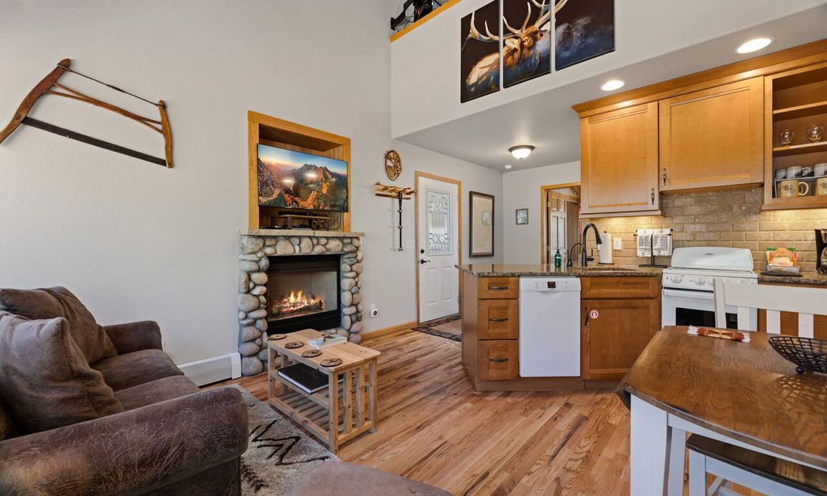 Fall River Estates Condo | Peaceful Fall River Suite Minutes to RMNP