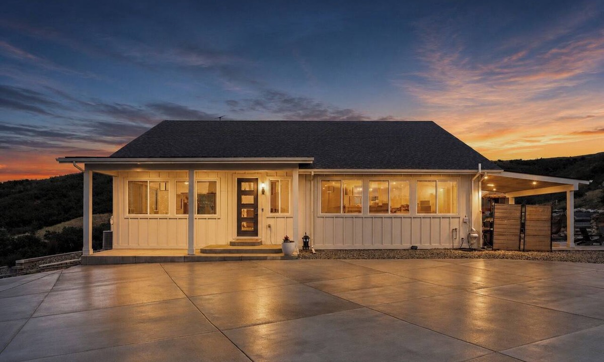 Castle Rock House | Peaceful|Hot Tub|Sauna|Close to Downtown