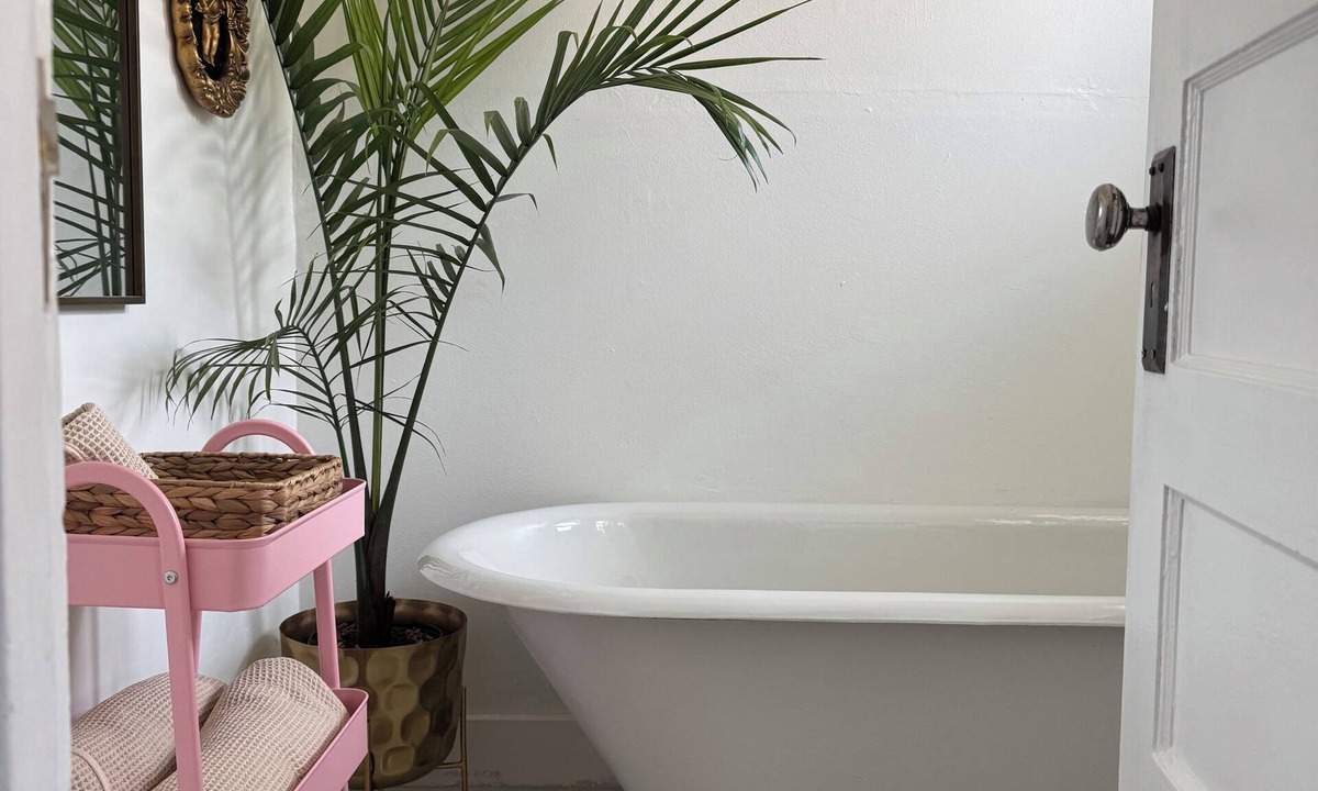 Depot Bench House | Pearl Bungalow- Private Entrance + Yard