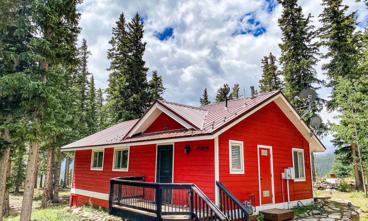 Valley of the Sun Cabin | Perfect for Couples, Beautiful Views & Decks, Fireplace - Crimson Cabin