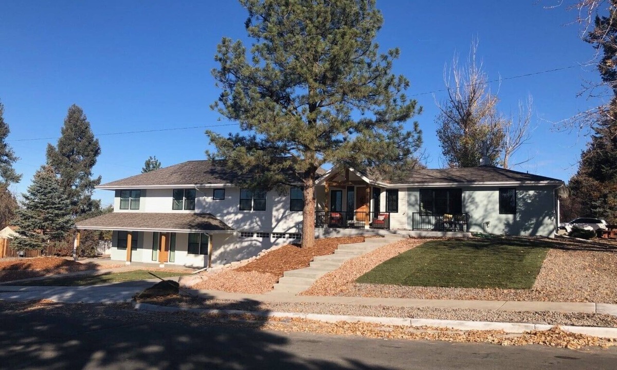 Castle Rock House | Perfect Location! 3 blocks to vibrant Downtown. Steps to bike and hiking trails!