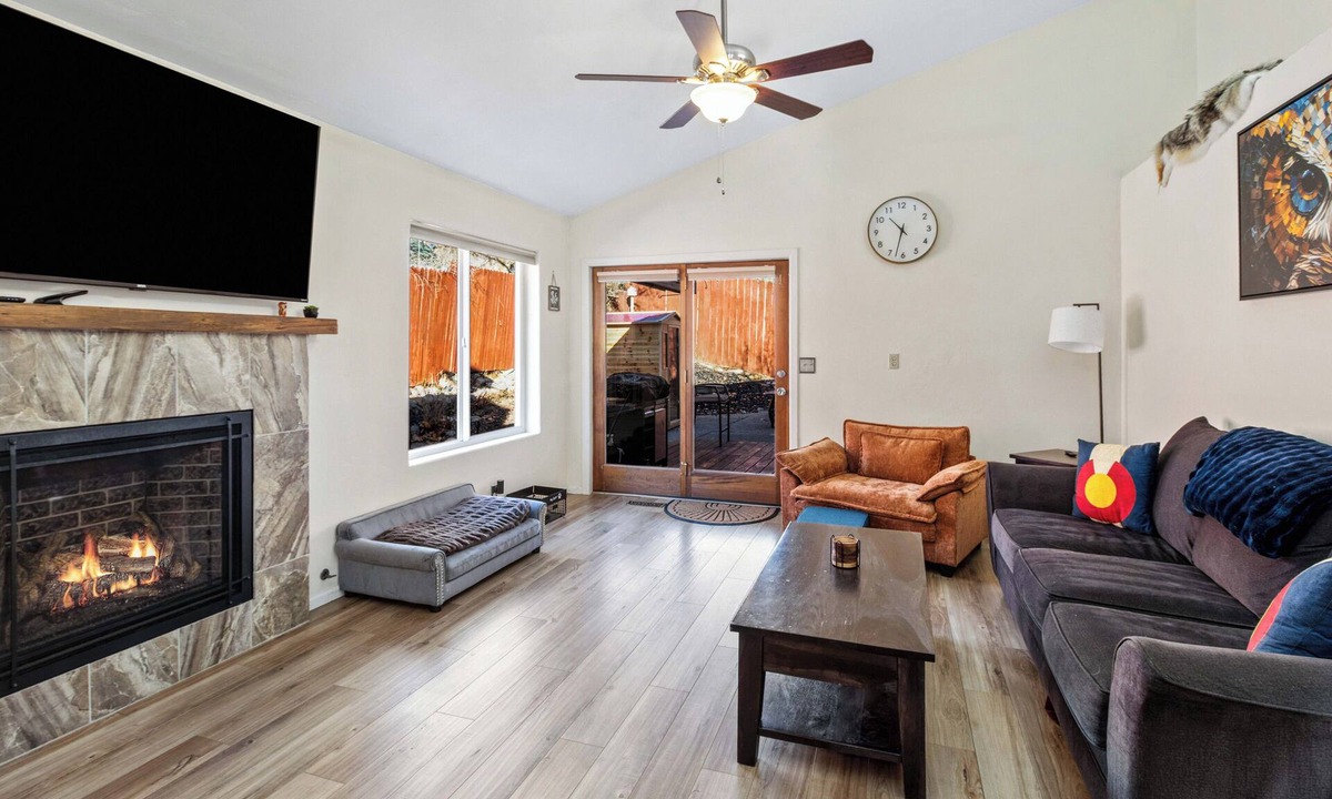 Glenwood Springs House | Pet-Friendly Rifle Retreat — Cozy & Modern