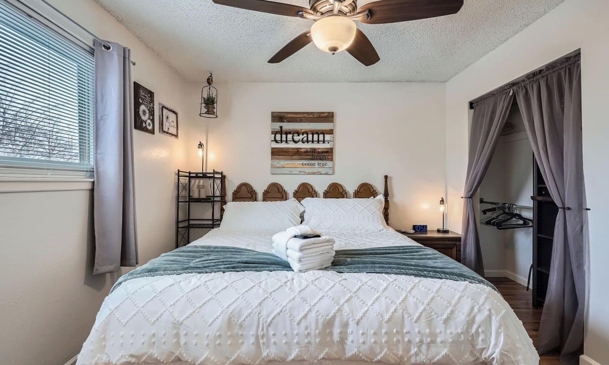 North Central Westminster House | Pet Friendly with Hot Tub