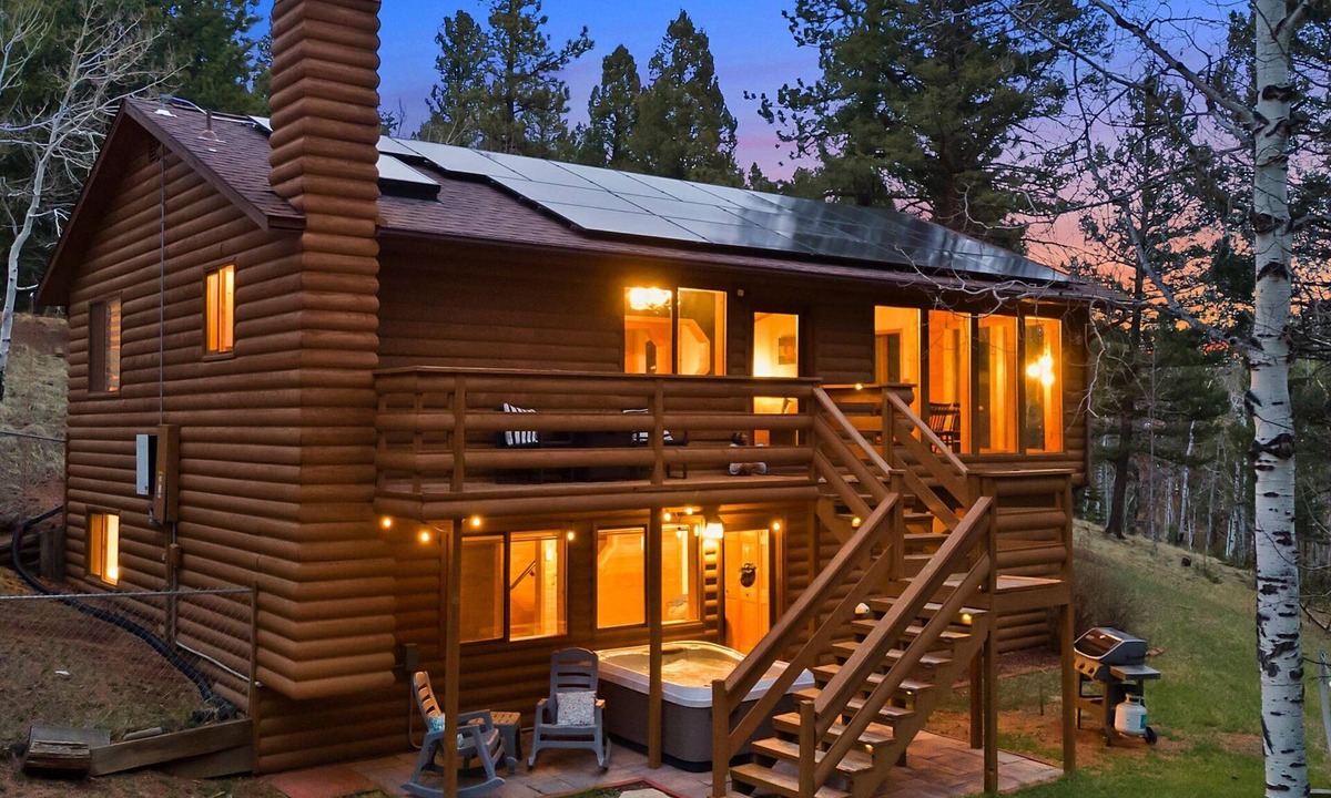 Spring Valley Cabin | Pikes Peak Family Cabin: Hot Tub, Arcade, BBQ & EV Charging. Sleeps 6.