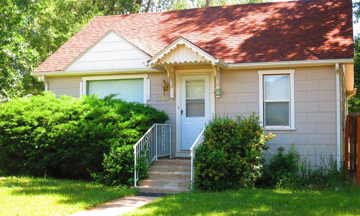 Colorado Springs House | PIKES PEAK VIEWS! HISTORIC 3BR COTTAGE NEAR GARDEN OF THE GODS & RED ROCK CANYON