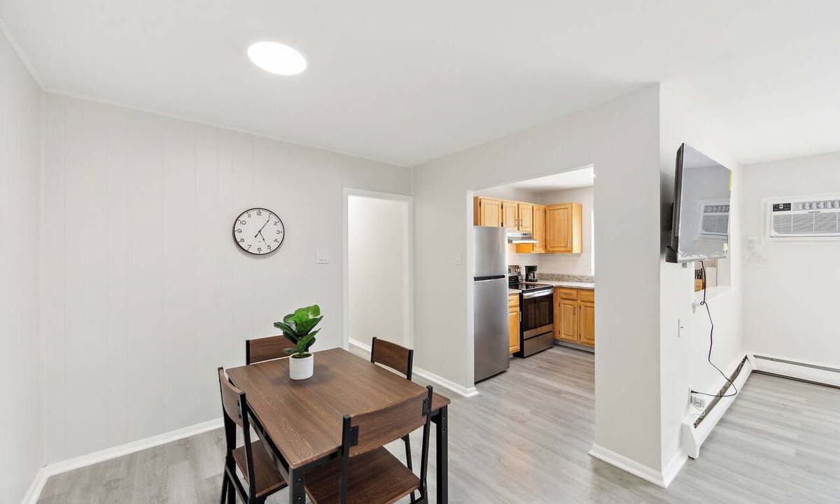 Newark Apartment | Pine Brook 509 I Corporate 1.5Br Apt I Parking