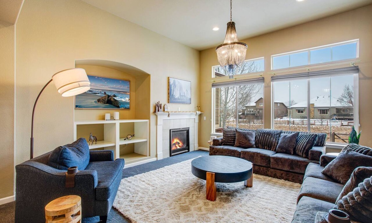 Windsor House | Prime Location | EV Outlet | Pets Ok - Sleeps 14