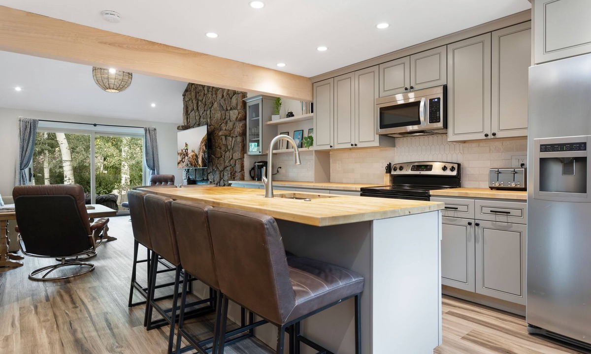 Eagle-Vail House | Prime Location Townhouse in EagleVail, perfect for Ski and Summer vacations