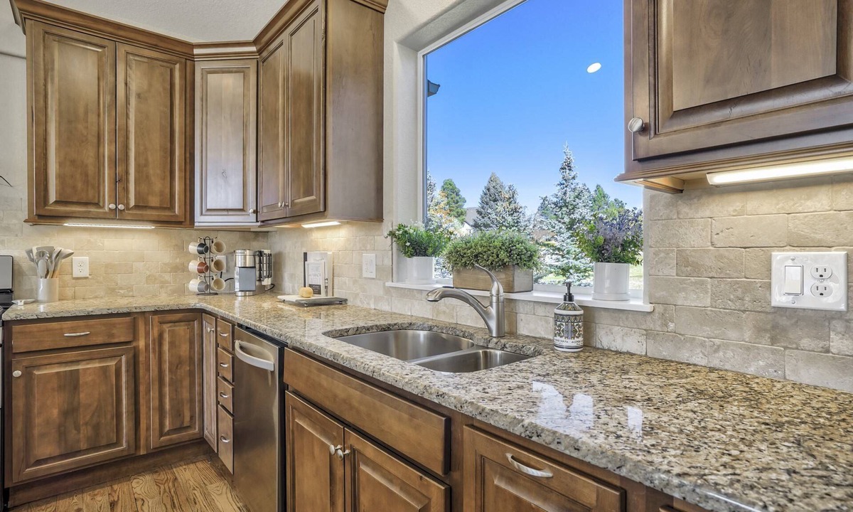 Gleneagle House | Pristine, Modern Home with Views, Pool Table, Sauna, Exercise Room, WiFi, Fire Places, 3 TVs, Space!