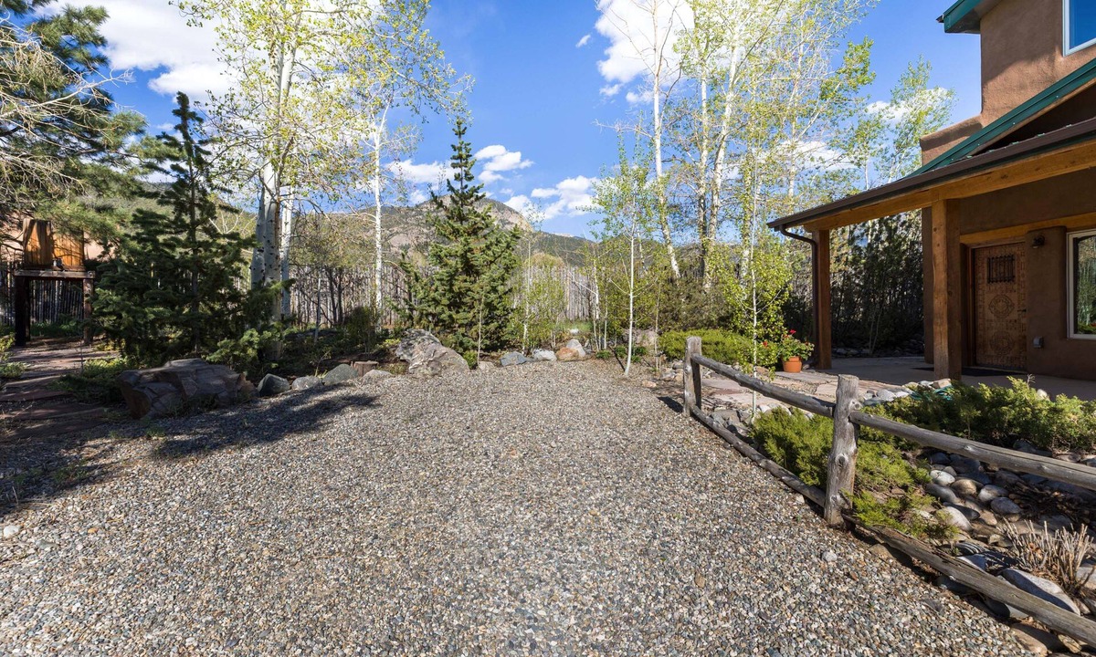 Arroyo Seco House | Private El Salto Retreat - Fireplaces, Views