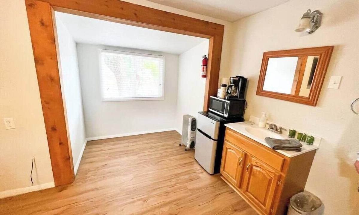 Howard House | Quiet Motel Room Near Ark River - 15 min to Salida