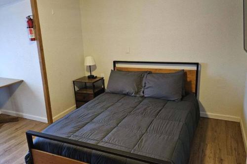 Howard House | Quiet Motel Room Near Ark River #8 - 15 min to Salida