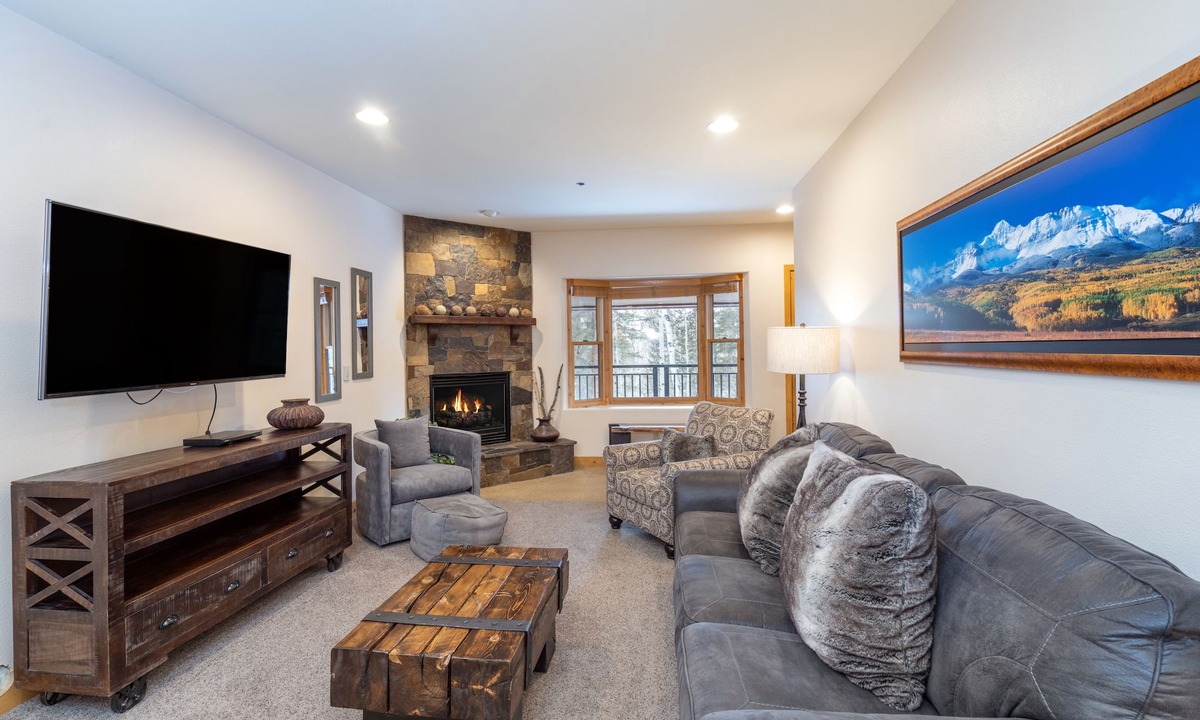 Mountain Village Condo | Quiet Wooded 1-Bedroom Bear Creek Lodge Condo With Hot Tubs, Pool