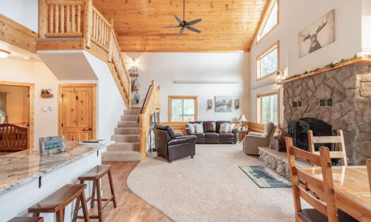 Crystal Lake Cabin | Red Feather Woodland Retreat, Family and Pet Friendly, 4 beds