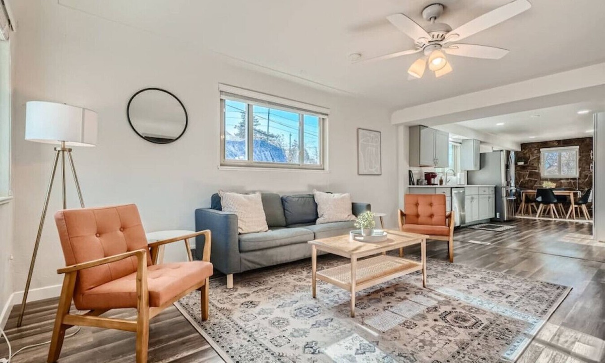 Berkley House | Regis I Tennyson I Sleeps 8 I Red Rocks I Pets