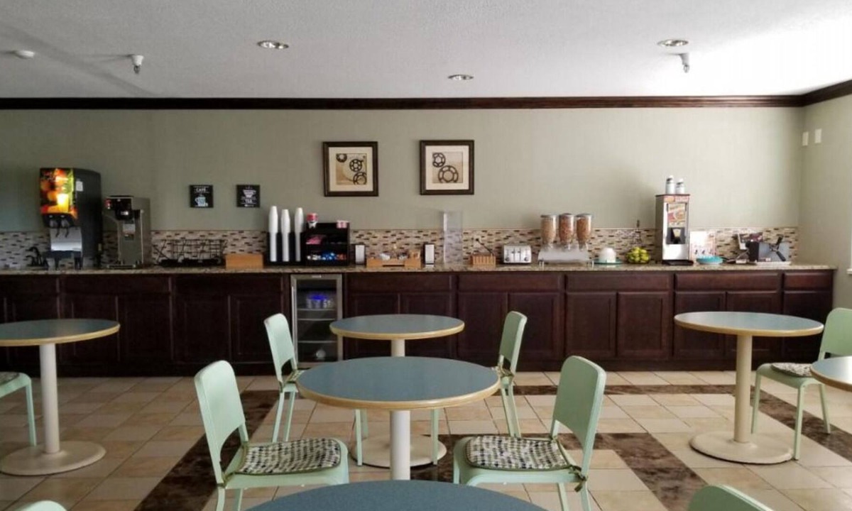 Castle Rock House | Relax and Recharge! 4 Comfortable Units, Dining, Near Plum Creek Golf Course