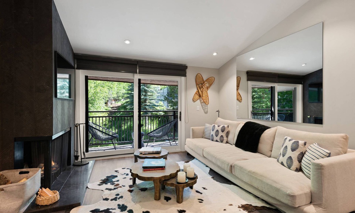 Aspen Condo | Remodeled Aspen Gem! 1 Block to Aspen Mtn, Balcony with Views, W/D, Parking & Walk to Town