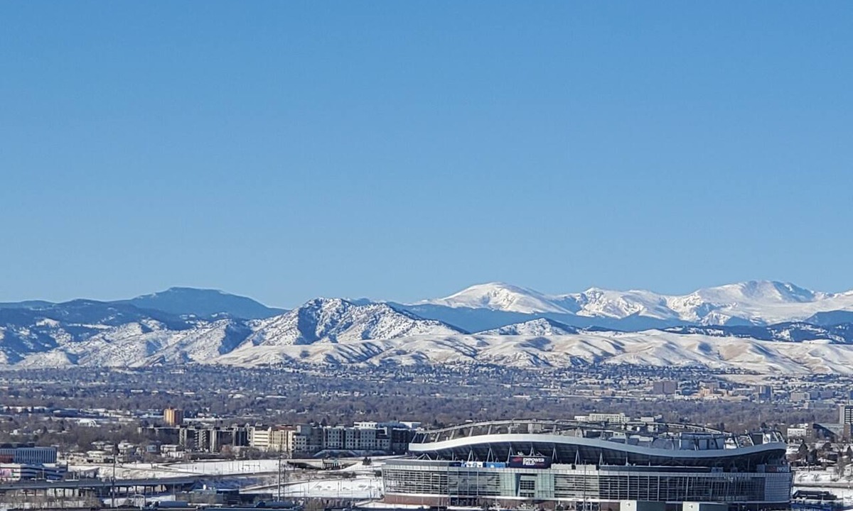 LoDo Condo | Reunions/groups-2 kitchens/2 Living Rooms 18 Shower Heads/Steam room-21st Floor!