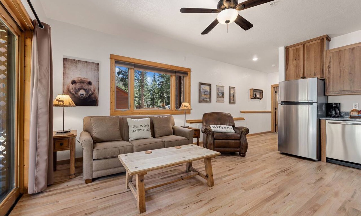 Fall River Estates Condo | Riverfront Hideaway Private Hot Tub