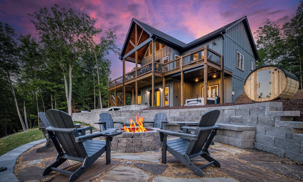 East Ellijay Cabin | Roman’s Ridge - View, sauna, hot tub, game rooms