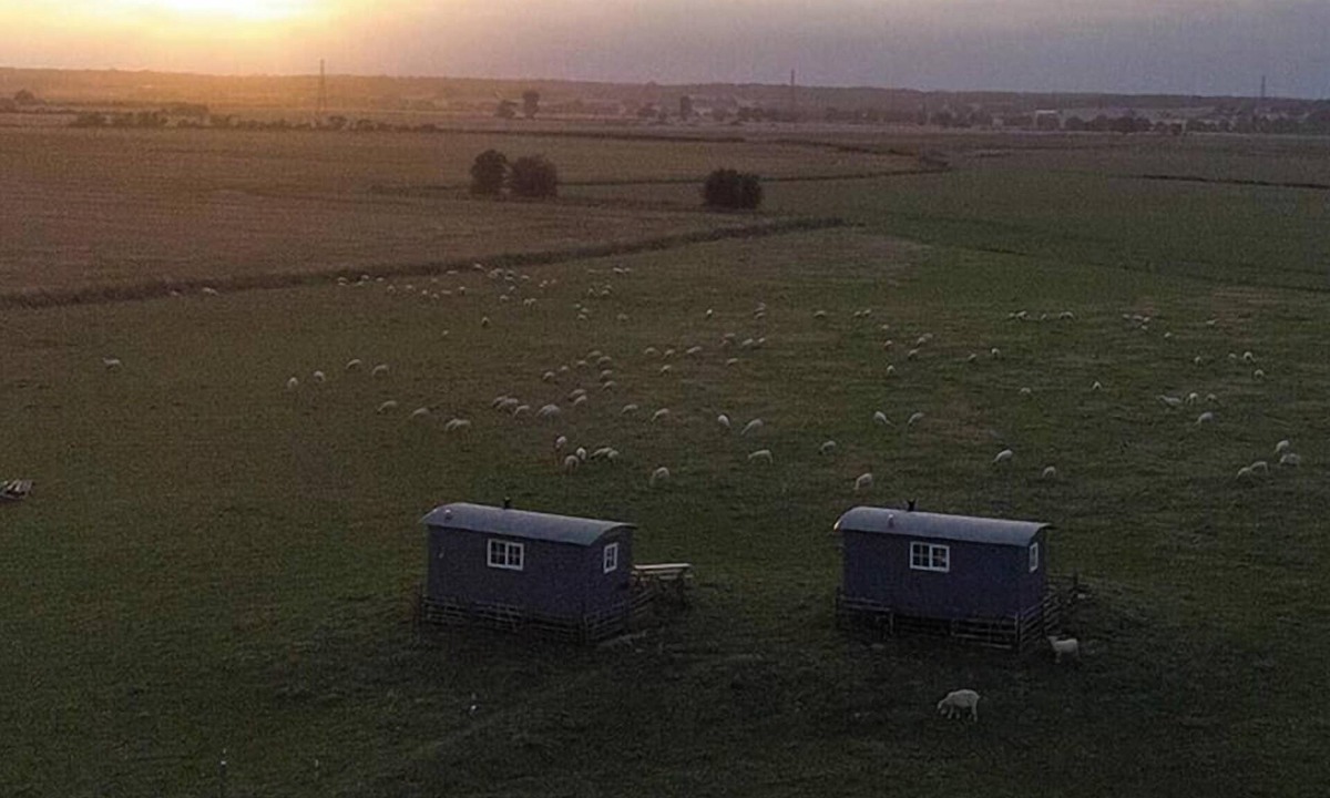 St Mary's Bay Cabin | Romney Marsh Huts by Bloom Stays - beautiful shepherds hut that sleeps 4 guests in 2 bedrooms