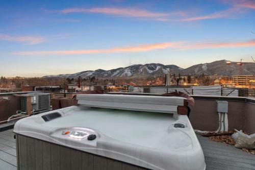Golden House | Rooftop Hot tub Family Friendly Mountain Views