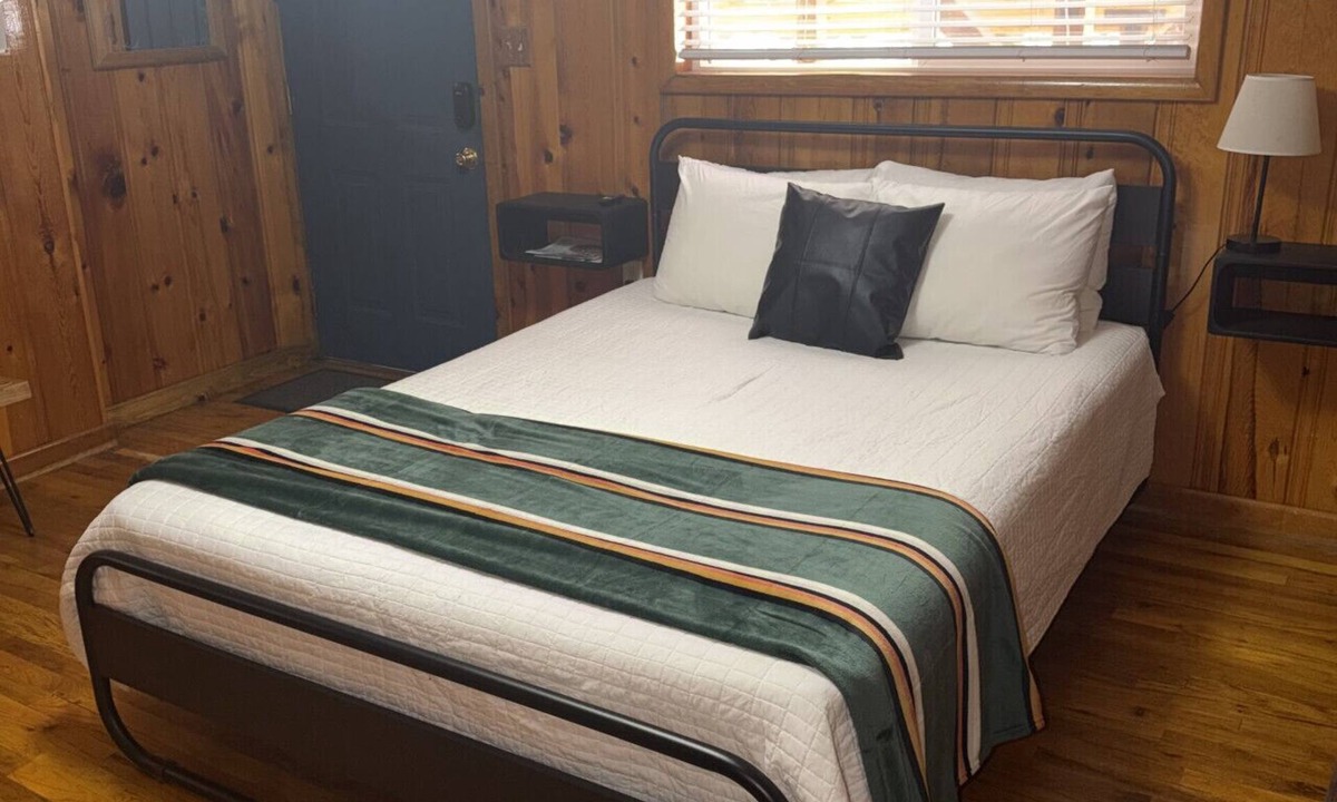Red River Apartment | Room 2 at Bellamy's Haus