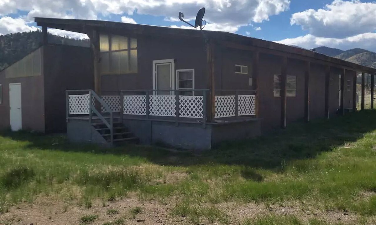 Villa Grove Cabin | Rustic Cabin Rental near Rio Grande National Forest in Villa Grove, Colorado