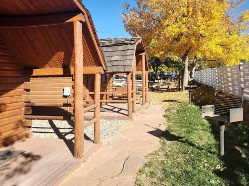 Fruita House | Rustic Extended-Stay Camping Cabin with Scenic Outdoor Amenities near Local Attractions in Fruita, Colorado