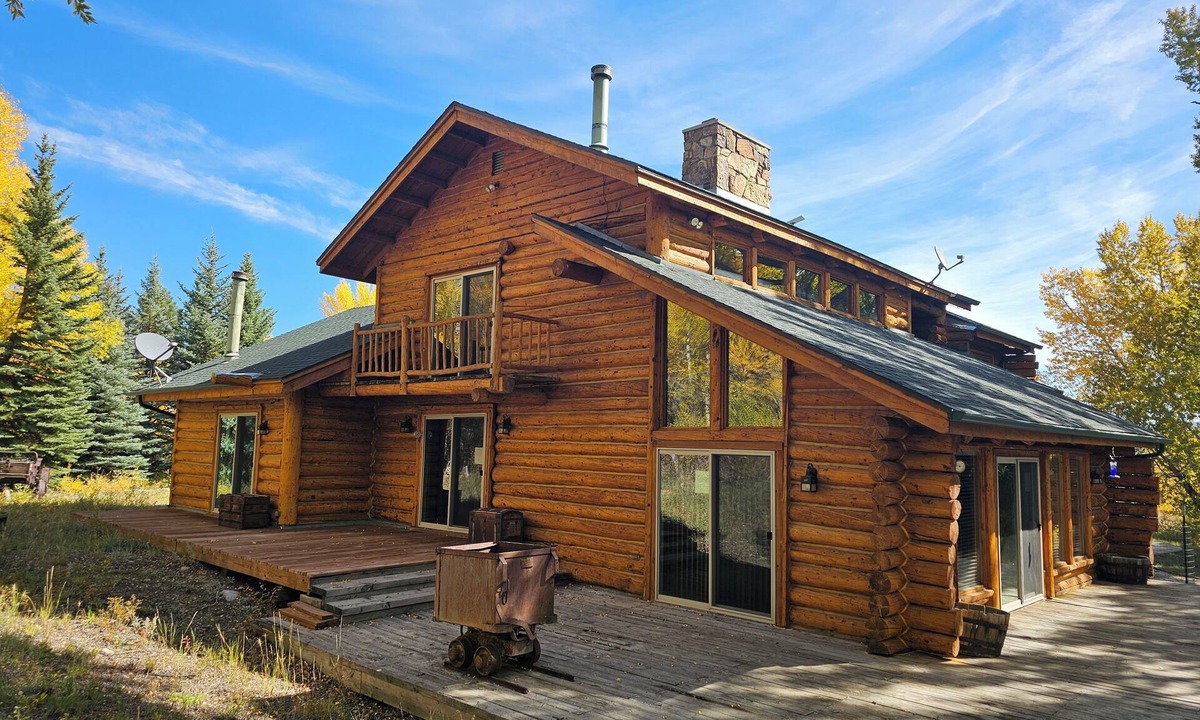 Buena Vista House | Rustic Log Cabin on 3 Elk Creek with views of the Collegiate Range