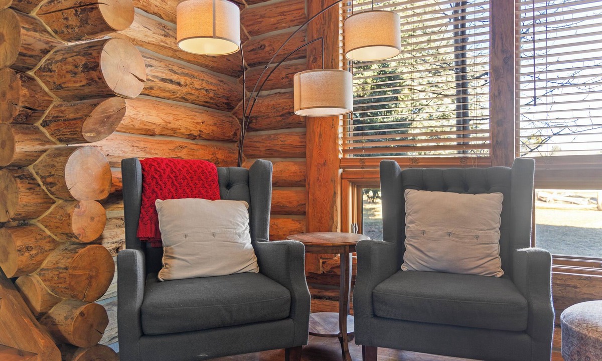 Vernal House | Rustic-Luxury Mountain Retreat Close to Montrose, Ouray, and Telluride