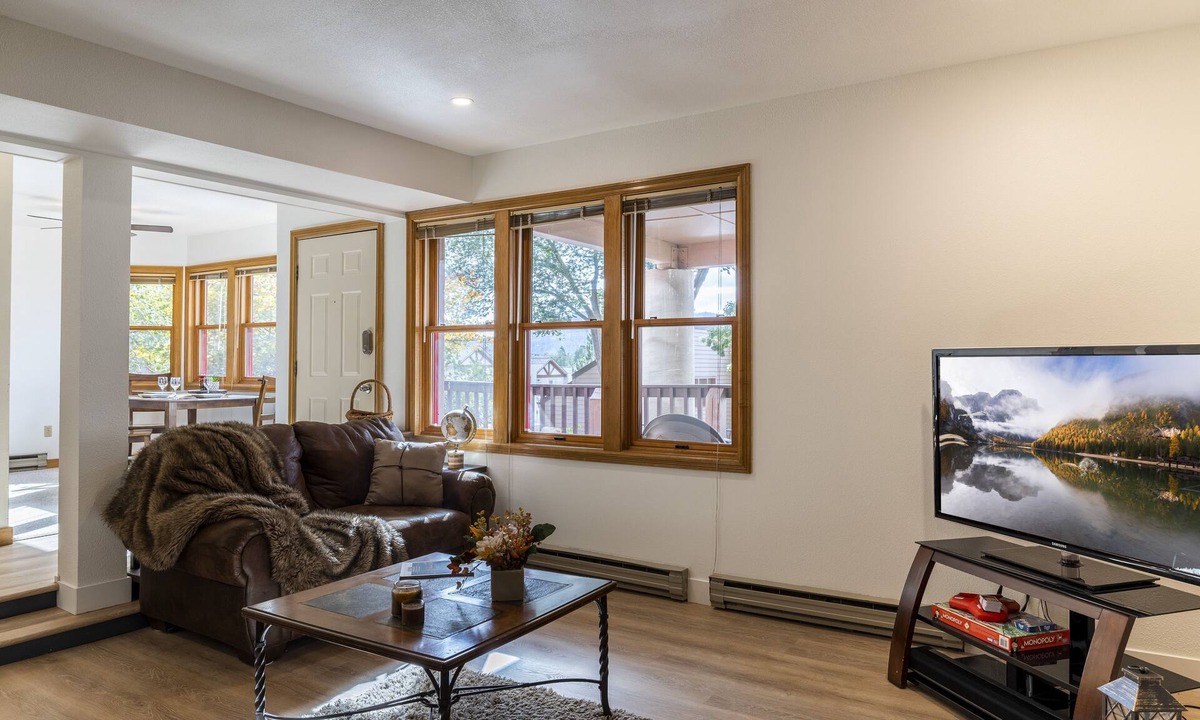 Durango Condo | ⭐ Rustic Retreat In Town with pool & hot tub ⭐
