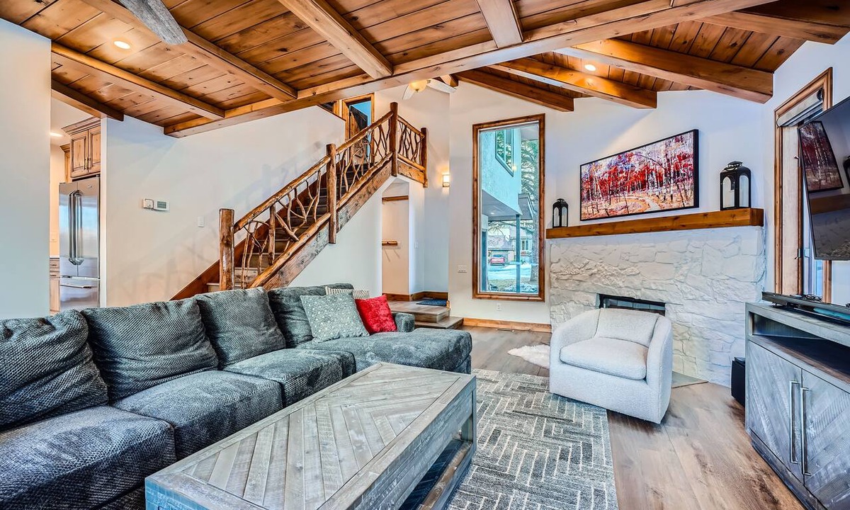 Eagle-Vail House | Scenic Luxury Home Best Location Ski Vail Beaver Creek. Hot Tub Golf AC