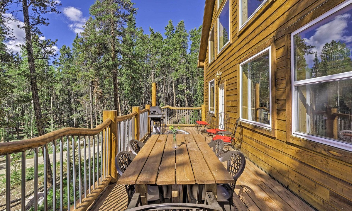 Valley of the Sun Cabin | Scenic Mountain Cabin on 4 Wooded Acres & Hot Tub!