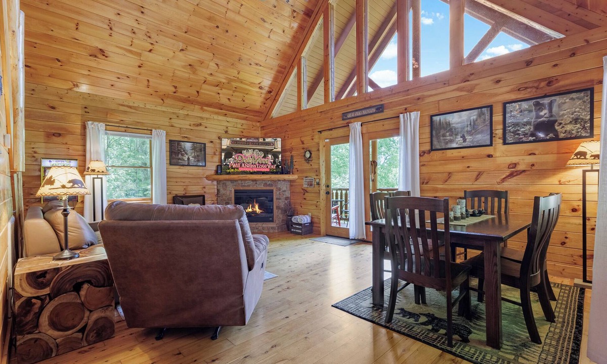 Black Bear Falls Cabin | Secluded Cabin with 2 En Suites & Hot Tub