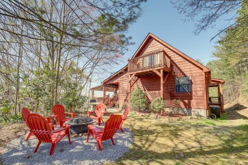 Sevierville House | Secluded Sevierville Cabin: Hot Tub & Mtn Views!