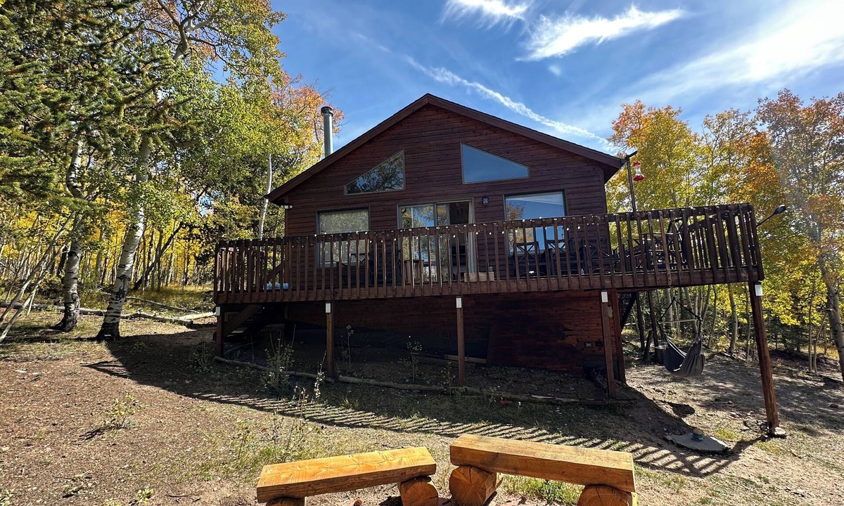 Michigan Hill Cabin | Serene and Peaceful Cabin 50 mins to Breckenridge