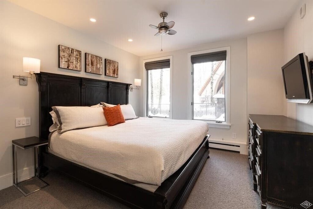 Highlands Townhomes Condo | ***SKI IN/SKI OUT, BRAND NEW! MCCOY PEAK! VIEWS! HOT TUBS!