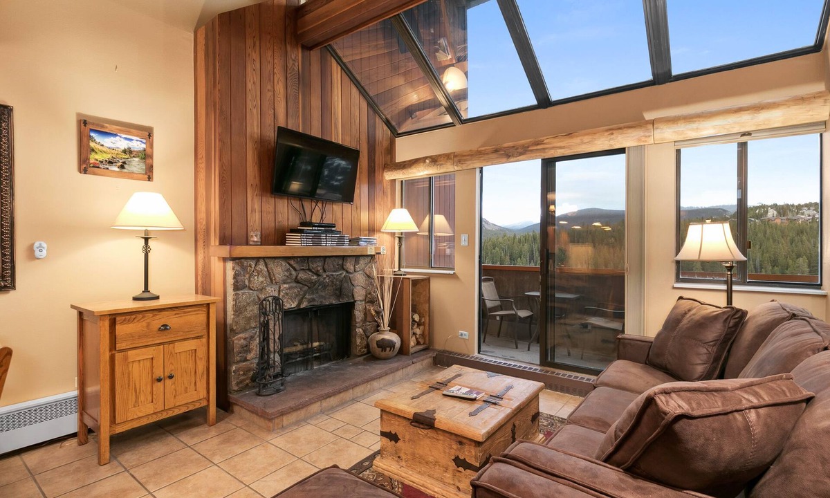 Peak 9 Condo | Ski-In/Ski-Out, Hot Tubs, Pools, Amazing Views! Walk/Shuttle to Town!
