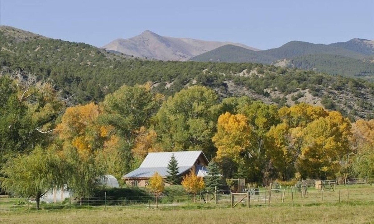Salida House | Ski Monarch, WiFi, pets, hot tub, pond, trout stream on 35 acres , sleeps 4