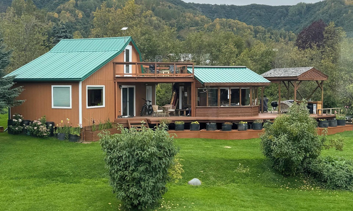 Kachemak House | Sleeps 4, close to town. Bayviews!
