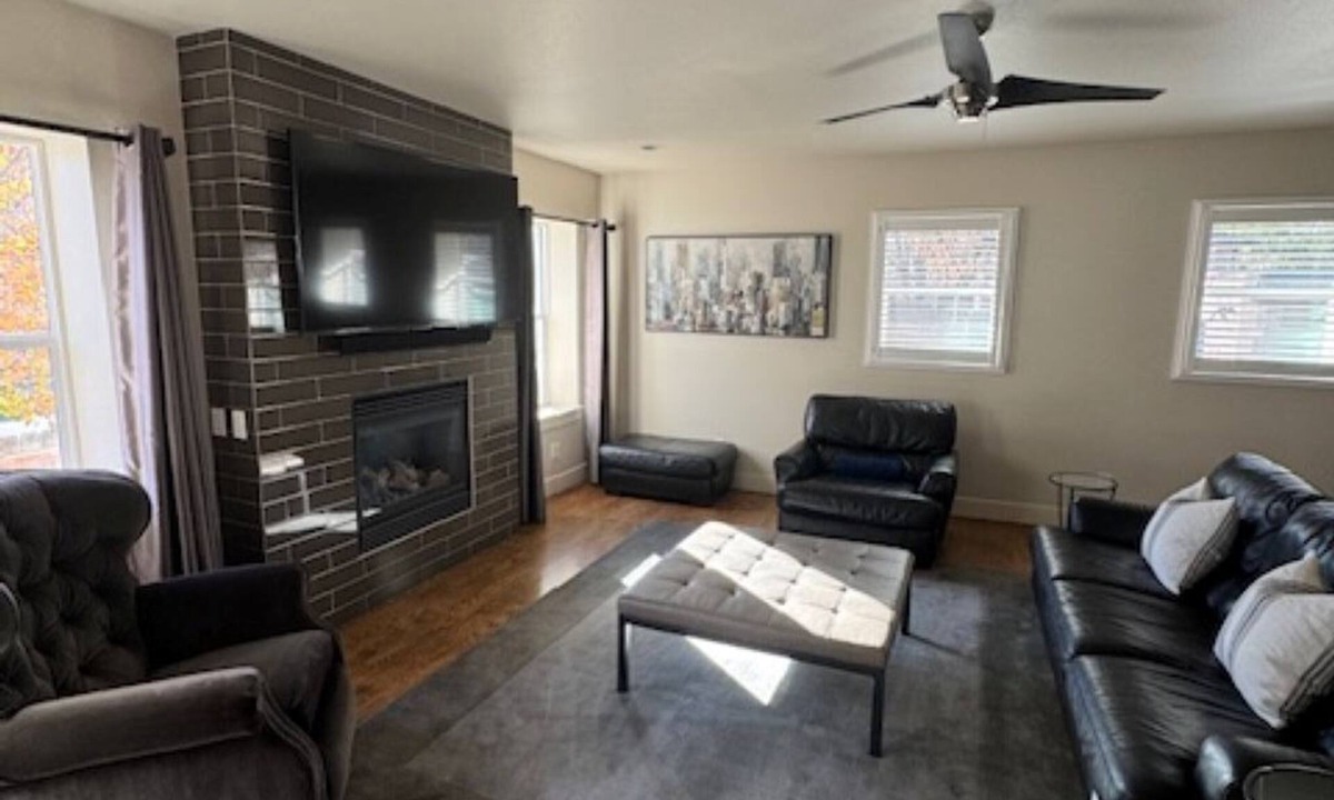 Hale House | Spacious 4-bedroom, 5 bed house in heart of Denver