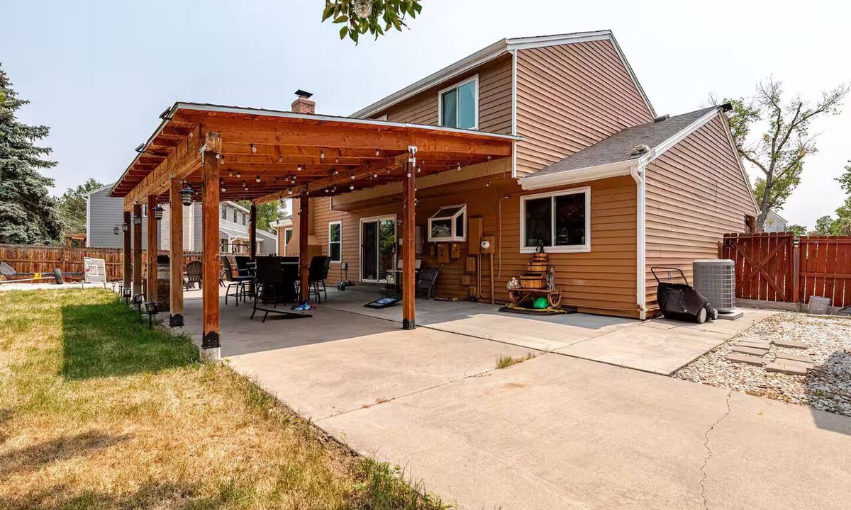 Thornton House | Spacious 4-bedroom house in welcoming Thornton, Cozy for families to relax.