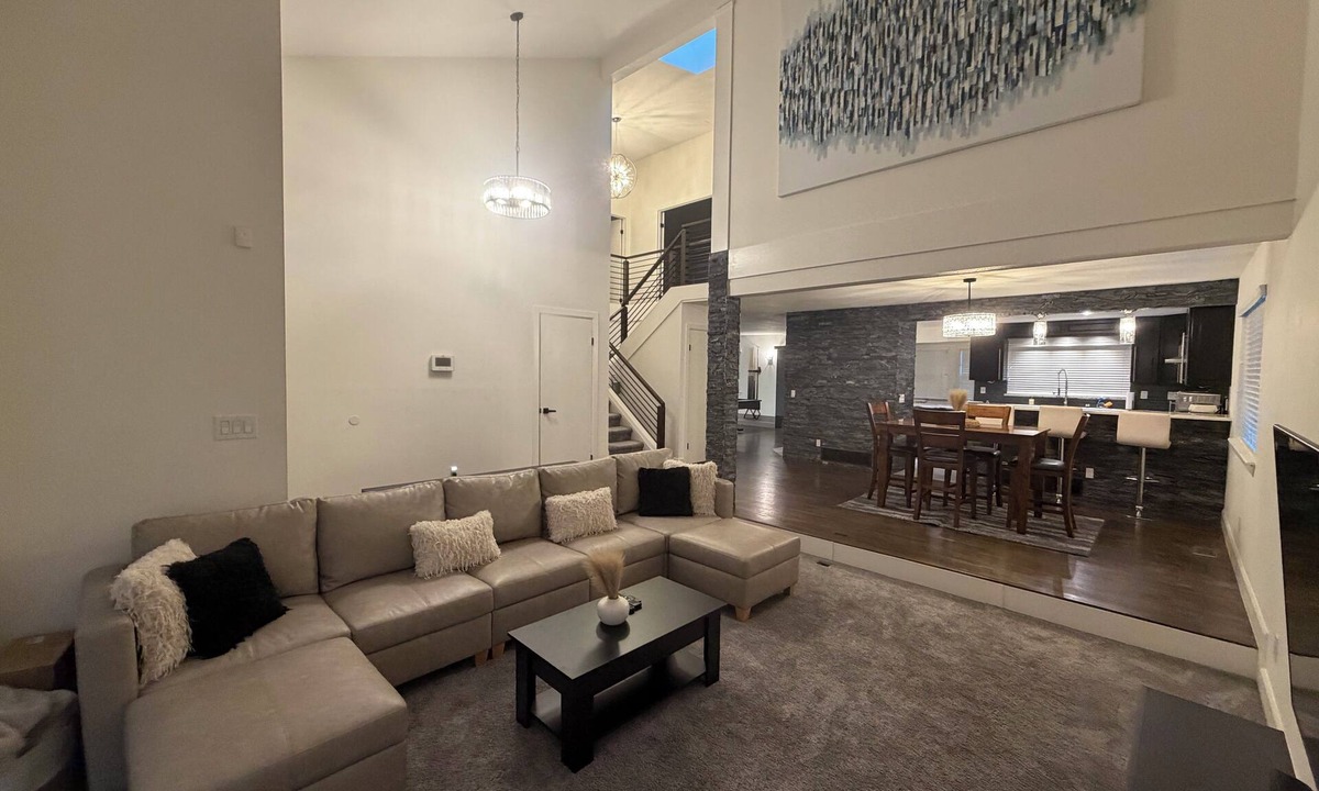 Aurora House | Spacious 4-bedroom house in charming Aurora with AC