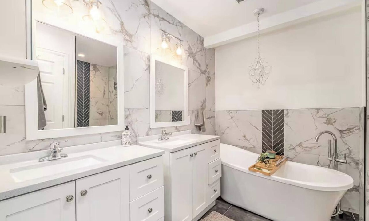University Hills House | Spacious 4-bedroom house 10 minutes from Downtown Denver w/Big Yard