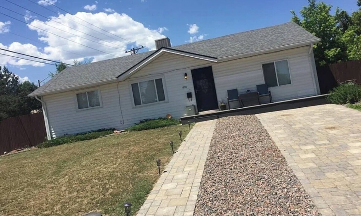 Mar Lee House | Spacious Charming 2-bedroom/2-bath house pet friendly with large yard in Denver.
