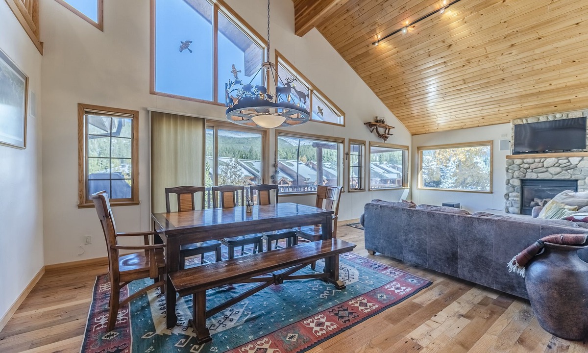 Old Town Condo | Spacious condo close to WP Ski Resort w/shared hot tub & evaporative cooler