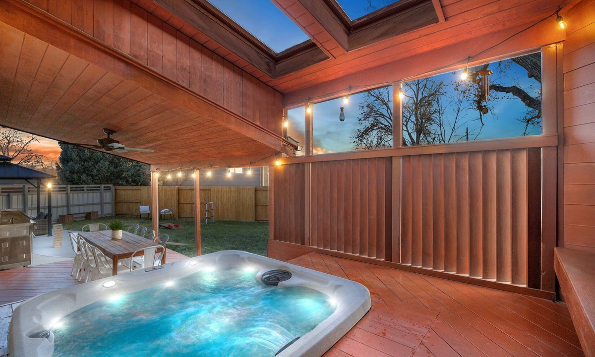 Lamar Heights Area House | Spacious Family Retreat: Central/Hot Tub/Pool Table/Fire Pit/Kids Toys/3KingBeds