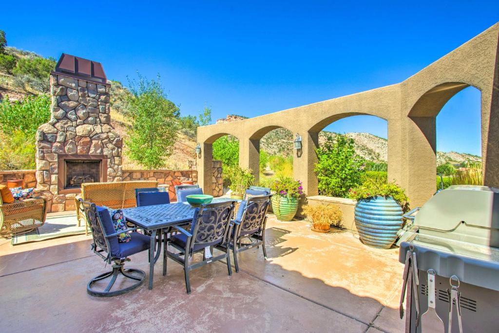 Redlands House | Spacious Grand Junction Home w/Mountain View