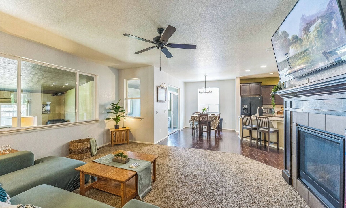 Brighton House | Spacious Home for Families + Near Denver